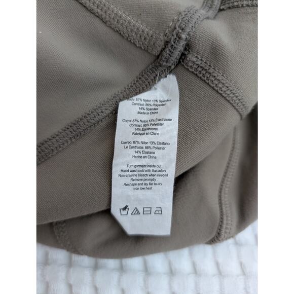 Alo Yoga Ultimate High-Waist Legging in Gravel - Picture 6 of 11